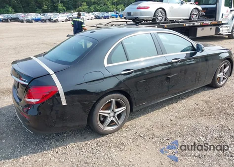 2017 Mercedes-Benz E 300 4Matic z USA, uszkodzony, nr VIN WDDZF4KB1HA097037